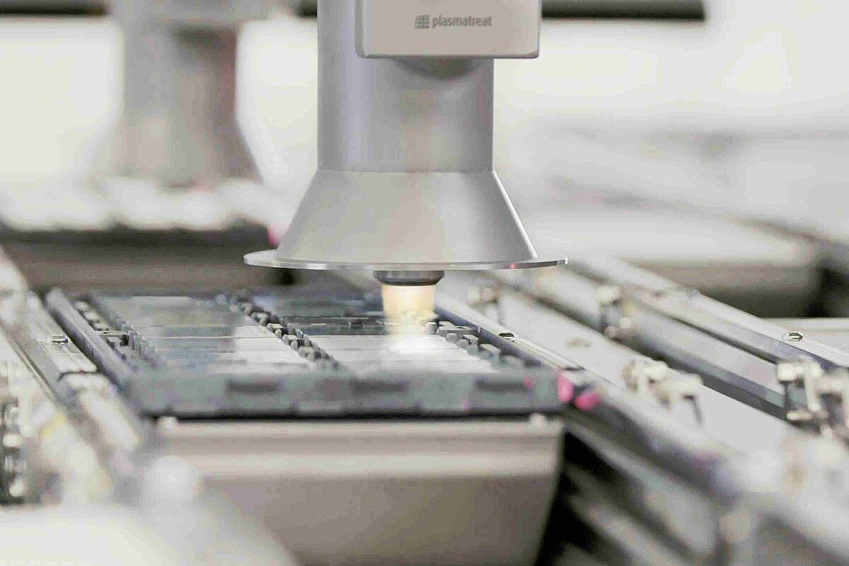 PR: Plasma for Semiconductor Manufacturing
